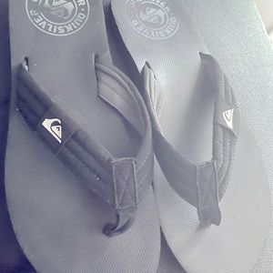 Mens Size 13 quicksilver sandals worn few times still in great condition